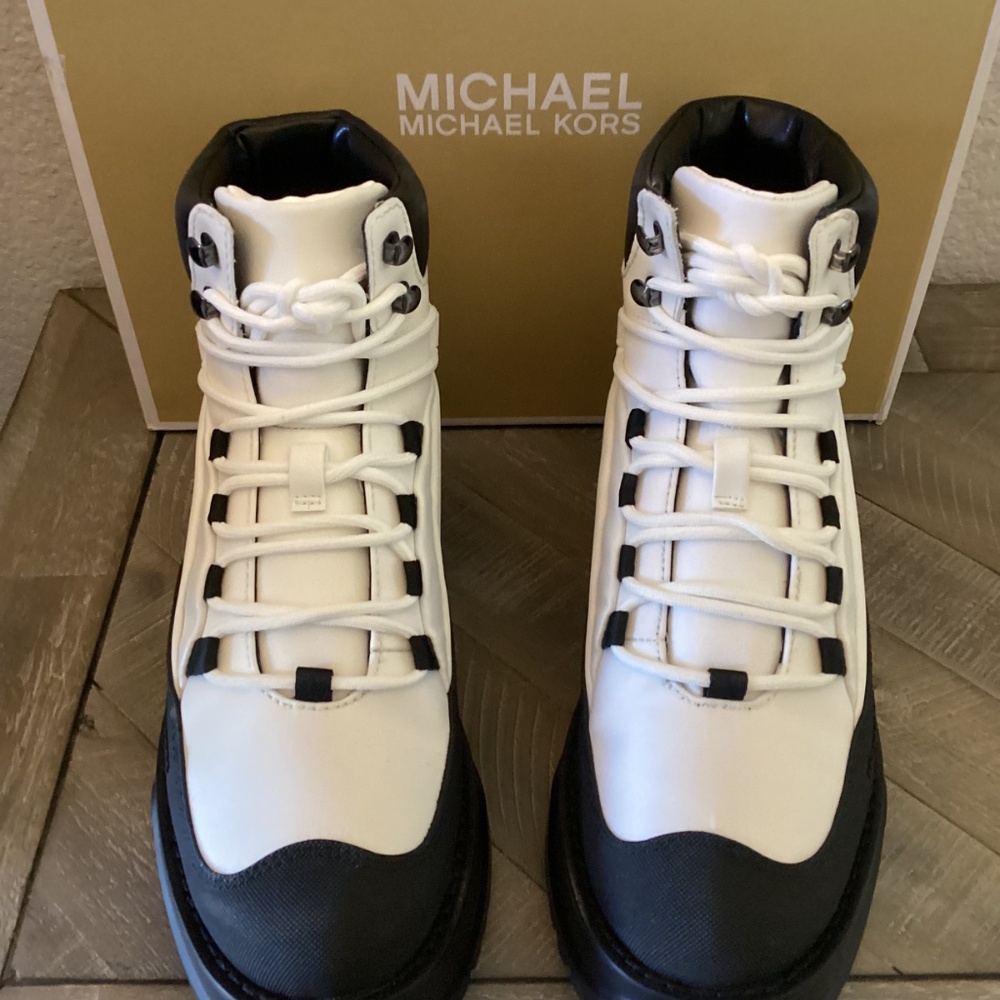 MICHAEL MICHAEL KORS Women's Dupree Ankle Hiker Booties, size 7 - Picture 2 of 9